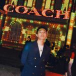 Kai-Yi Chang Instagram - 與 @coach 一起過聖誕。 超大聖誕樹、彩色的光屋、光雕秀… 都讓今年的聖誕節非常不一樣！！ 偷偷跟你們說：光屋裡頭還有這次新品喔。 讓我們一起溫暖過聖誕～ 巨型裝置只到「2024/01/02」 Photographer @peinnacam #coachholiday #coachny #coachtw #lifestyle #lifestyleblogger #actorslife 華山1914文化創意產業園區