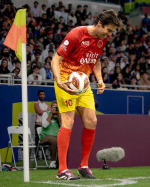 Kaká Instagram - The beautiful game has the power to change lives. Your values are capable of bringing hope. Love, respect and equality for everyone must fulfill the football environment and that’s why we call it “The Beautiful Game”. 
I thank the organization, the players, the people of Qatar and everyone who contributed to the #matchforhope ⚽️❤️

O beautiful game tem o poder de transformar vidas. Seus valores são capazes de trazer esperança. O amor, o respeito e a igualdade para com todos devem preencher o ambiente do futebol, e é por isso que o chamamos de “Beautiful Game”. 
Agradeço a organização, aos jogadores, ao povo do Qatar e a todos aqueles que contribuíram ao #matchforhope ⚽️❤️