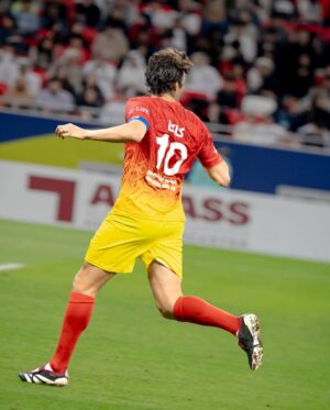 Kaká Instagram - The beautiful game has the power to change lives. Your values are capable of bringing hope. Love, respect and equality for everyone must fulfill the football environment and that’s why we call it “The Beautiful Game”. 
I thank the organization, the players, the people of Qatar and everyone who contributed to the #matchforhope ⚽️❤️

O beautiful game tem o poder de transformar vidas. Seus valores são capazes de trazer esperança. O amor, o respeito e a igualdade para com todos devem preencher o ambiente do futebol, e é por isso que o chamamos de “Beautiful Game”. 
Agradeço a organização, aos jogadores, ao povo do Qatar e a todos aqueles que contribuíram ao #matchforhope ⚽️❤️