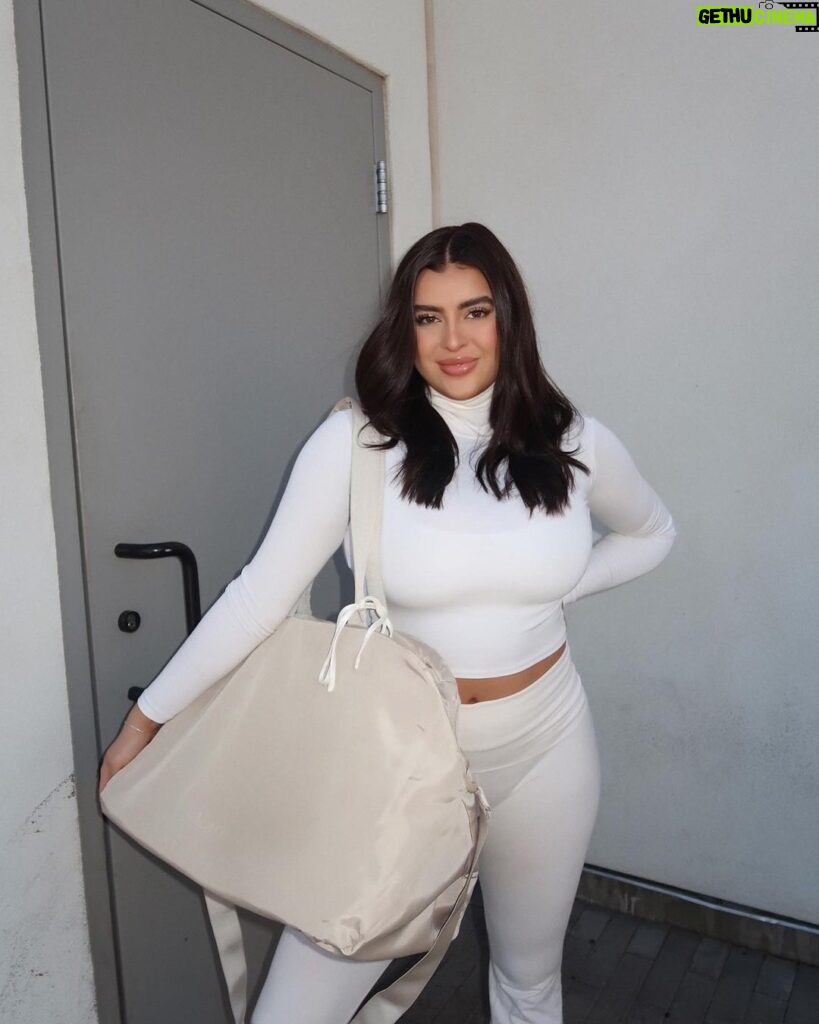 Kalani Hilliker Instagram - Travel in style this holiday season with the perfect Karry-All Bag 🎄🤍 last 3 days of the 12 days of Christmas 30% off site wide sale! Shop @karebykalani and use code HOLIDAYCHEER🧖🏼‍♀️💋✨