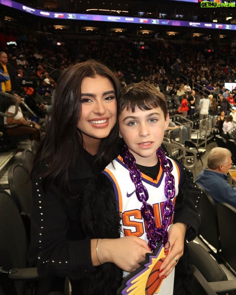 Kalani Hilliker Instagram - Big sis + lil bro date night to the Suns game🖤🏀☄️ Phoenix Suns Stadium