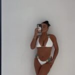 Kalani Hilliker Instagram - Minding mine🩵