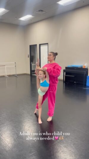 Kalani Hilliker Instagram - I love being a dance teacher🥹💗🩰🫶🏼 make sure to check out my link in bio AZ dancers to come to my master class this Sunday November 26th from 12-2 and Studio Z! Tickets in bio and saved on my highlight reel!💕
