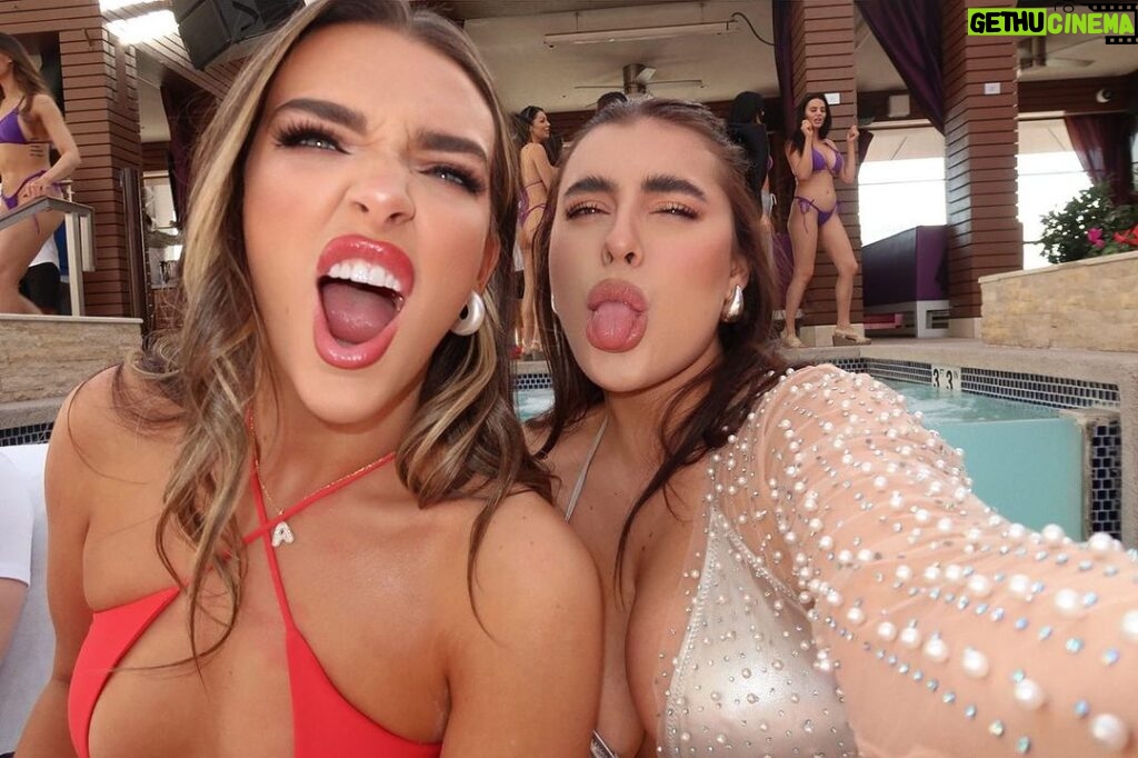 Kalani Hilliker Instagram - It’s my best friends 21st!!!!🎰🎲♥️🍾 Las Vegas, Nevada