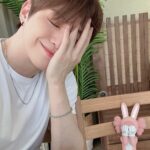Kang Daniel Instagram - Thank you #kaws! Sry for late😿😸😸