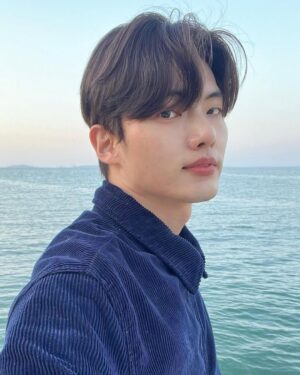 Kang Eun-bin Instagram - 바다 참 좋아하네 🌊🌊