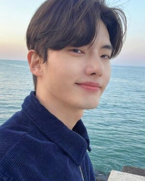 Kang Eun-bin Instagram - 바다 참 좋아하네 🌊🌊