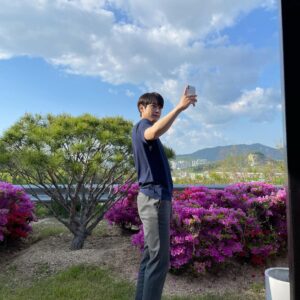 Kang Yoo-seok Instagram - 이번 새빛남고 학생회를 통해 정말 많이배우고 
좋은친구들 스탭분들과 너무나도 재밌고 촬영한거 같아서 행복하네요.
그리고 무엇보다 여러분들의 사랑덕분에 행복했습니다!
-신우-🐶