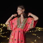 Kanika Kapoor Instagram - Congratulations my dearest @surilyg #20years and counting 🤗 We love you ❤️ 📸 @theweddingstory_official Jaisalmer Dessert