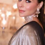 Kanika Kapoor Instagram - #Ad Looking for something that makes your skin look and feel its best? @lakmeindia will come to your rescue. ✨Lakmé CC Mousse has a lighter than air texture infused with vitamin C extract that evens out skin tone and blurs pores instantly ✨Lakmé Lumi Cream acts like makeup hydrates and nourishes like skincare Get your festive glow on with The Lakmé Glam Squad , get your hands on it now! #Lakmé #LakméIndia #Lakme #LakmeMakeup #LakméMakeup #LakméSkincare #LakmeSkincare #LakméCCMousse #LakmeCCMousse #VitaminE #lakméglamsquad #lakmelumicream #LakmeGlamSquad #lakmelumicream
