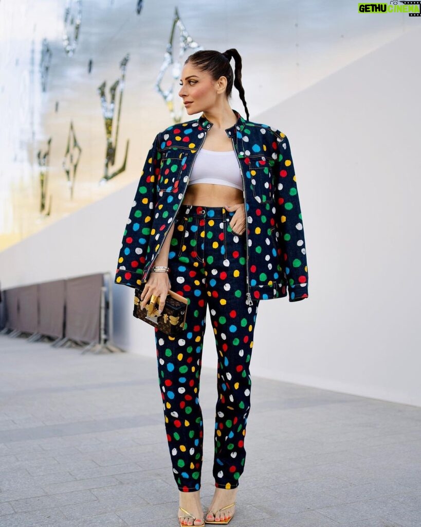 Kanika Kapoor Instagram - Thank you @louisvuitton for having me.. #parisfashionweek #pfw2023 #louisvuitton #yayoikusama #paris #kanikakapoor Styling/ assisted @purna02 Skin prep - @dr_marwaali Paris, France