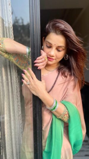 Kanika Maheshwari Instagram - Kado aavega❤️

#life #godbless #blessed #love #peace #believer #bekind #beautiful #peaceful #saree #sareefashion #sareelover #indiansaree #sareeindia #yellow #green #brown #ootd #fashionista #healing #loveyourself #instagood #photooftheday #happy #smile #nofilter #kanikamaheshwari