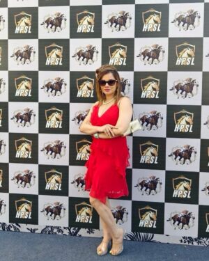 Kanika Maheshwari Instagram - Never let go of the chance of experiencing new things in your life,
As learning is a part of an actor’s life…

Felt like a child when I went to see derby 
Thanks to @nidhimihirpr @hpslofficial @rwitcmumbai 
For inviting and making a good memory✨

#horserace #race #horseriding #event #memory #good #fun #experience #new #horses #racing #heels #reddress #red #beautiful #lookinggood #feelingbeautiful #kanikamaheshwari