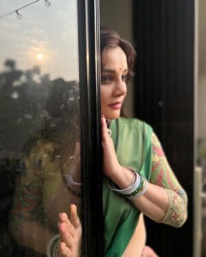Kanika Maheshwari Instagram - Once you have started seeing the beauty of life, ugliness starts disappearing. If you start looking at life with joy, sadness starts disappearing.
~ Osho

#osholovers #love #osho #life #god #faith #faithoverfear #godbless #blessings #blessed #love #peace #believer #bekind #beautiful #peaceful #peaceofmind #lifelessons #lifecoach #lifecoachinglessons #smile #god #godisgood #blessings #lifeisgood #faithful #kanicamaheshwari