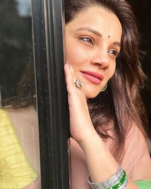 Kanika Maheshwari Instagram - Once you have started seeing the beauty of life, ugliness starts disappearing. If you start looking at life with joy, sadness starts disappearing.
~ Osho

#osholovers #love #osho #life #god #faith #faithoverfear #godbless #blessings #blessed #love #peace #believer #bekind #beautiful #peaceful #peaceofmind #lifelessons #lifecoach #lifecoachinglessons #smile #god #godisgood #blessings #lifeisgood #faithful #kanicamaheshwari