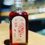 Kaoru Okunuki Instagram - . ひょんなところでMITOSAYAに会えるとすごくうれしい 深い緋色がきれいな蒸留酒 BITTER BETTER