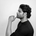 Karan Kapadia Instagram - 📸- @bharat_rawail 🧥- @priyaaa24 assisted by @bhatiapankti_ ✍️- @vishu.raj.put 🧔🏻- @vikramaj85_hair