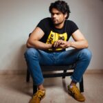 Karan Kapadia Instagram - 📸 - @bharat_rawail 🧥- @priyaaa24 assisted by @bhatiapankti_ ✍️- @vishu.raj.put 🧔🏻- @vikramaj85_hair