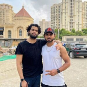 Karan Kapadia Instagram - It's a Wrap 😀
Thankyou Team ❤️
@karankapadiaofficial 
@mikhailanand 
@adamjaimalvi 
@tiwaryji_11 
@krrishkhosla20 
@mananpanchal104 
@gauhar_abbas01