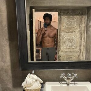 Karan Kapadia Instagram - Mirror mirror on the wall