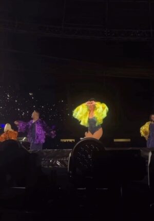 Karen Chuang Instagram - November 22, 2023 :: Thank you, Rio, for 3 unforgettable shows! I’ll always remember how beautifully intense and passionate the audience was. I loved getting to dance with you ♥️ 

Shoutout to @oruejessica_ for capturing this video of “Karma” in Rio De Janeiro ✨ 

#erastour #karma #riodejaneiro #brazil #dancer #midnights