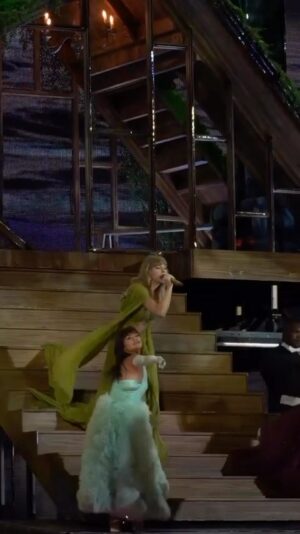Karen Chuang Instagram - July 28, 2023 :: Have you heard? These next two hometown shows are going to be a MARVELOUS time ♥️✨YAY AREA we’ve arrived!!

Video Credit: Renne Hahnel (@reneeroaming) 

#tserastour #taylorswift #erastour #karenchuang #erastourdancer #santaclaraerastour #santaclara #bayarea #taylornation #taylorswifterastour