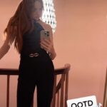 Karen Gillan Instagram - It’s a simple chic one #ootd @rebeccacorbinmurray @bobbyeliot @jennakristina