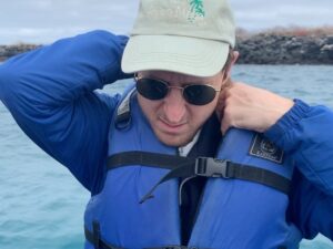 Karen Gillan Instagram - A couple of Ponds in the Galapagos PART 1 🐢 🐢