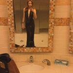 Karen Gillan Instagram - What we do in the bathrooms… …of award shows. @katieparkerpics Hair @bykileyfitz Make up @fionastiles Style - story time! I left it to the last minute and had NO outfit to wear but @jessicaclements came to the rescue! She pulled this amazing dress for me from her wardrobe…everyone needs a friend as stylish as Jess. ❤️ Los Angeles, California