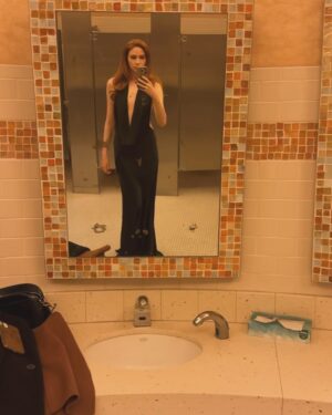 Karen Gillan Instagram - What we do in the bathrooms… 

…of award shows.  @katieparkerpics 

Hair @bykileyfitz 
Make up @fionastiles 
Style - story time! I left it to the last minute and had NO outfit to wear but @jessicaclements came to the rescue! She pulled this amazing dress for me from her wardrobe…everyone needs a friend as stylish as Jess. ❤️