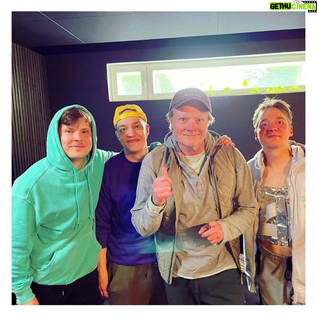 Kari Hietalahti Instagram - 🐰Working with these lovely guys is crazy 🎥 @justimusfilms • #kuumaperuna2 #justimus #justimusfilms #solarrebublic #yleareena Espoo, Finland
