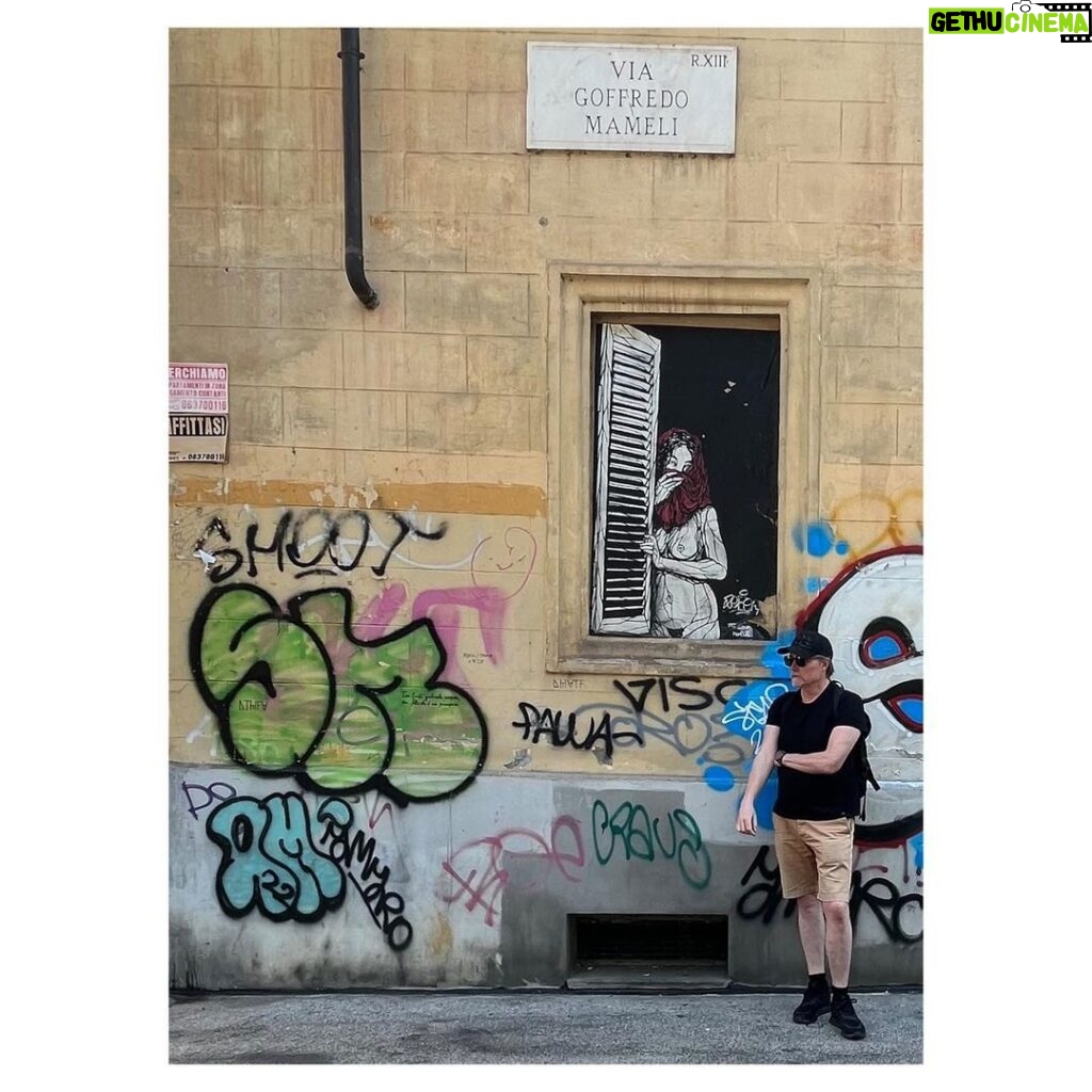 Kari Hietalahti Instagram - Street Art & White Leg Man in Rome. Photo @sakari_hietalahti • #streetart #rome Trastevere, Rome
