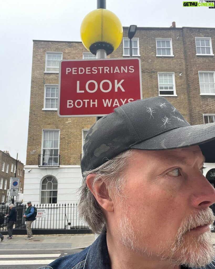 Kari Hietalahti Instagram - Im looking both ways in London👀 • #fulhamfc #chrystalpalacefc #london🇬🇧 Gloucester Road, London