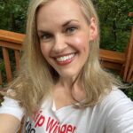 Kari Wahlgren Instagram – Taking a little time to recharge with family and friends back home in Kansas…🥰💗🌻