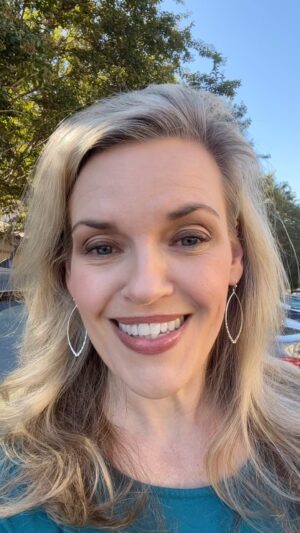 Kari Wahlgren Instagram - Always makes me smile…💗