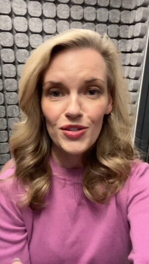 Kari Wahlgren Instagram - Thank you for the upgrade @studiobricks!! Nothing beats that “new booth smell”…😂😆😍