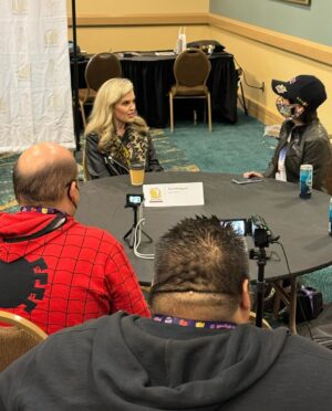 Kari Wahlgren Instagram - Day 3 and @anime_los_angeles continues to blow me away with its lovely fans and caring staff. 🥰

Looking forward to one more day tomorrow! 💗

#anime #womeninanimation #cosplay #voiceover