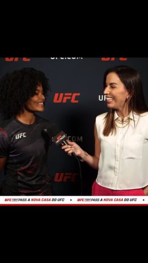 Karine Silva Instagram - Mais um trecho da minha entrevista com a maravilhosa @vevyrodrigues . Falando um pouso sobre a importância de ter um acompanhamento psicológico. Inclusive, deixa-me agradecer ao meu Psicólogo Esportivo Dr. @marcoantoniodossferreira , que é a chave principal do meu foco e disciplina mental. 

#ufcbrasil #UFCVegas74 #ufcfightpass #ufcfightnight #ufclasvegas #vegas #lasvegas #band #ufcnaband #killerkarine #karinekiller