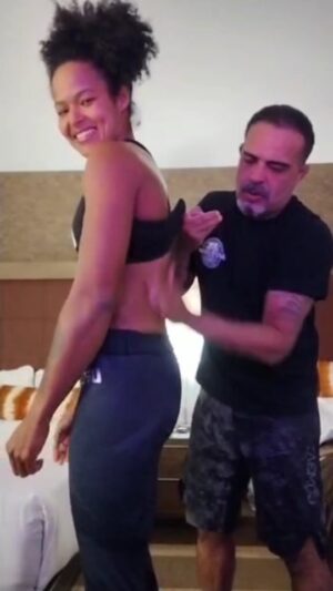 Karine Silva Instagram - Vim deixar vocês um pouco mais próximo dessa etapa na vida do Atleta , o corte de peso, por isso vou mostar um pouquinho de como eu faço.

Gratidão a todos pelo carinho 🫶🏽

Bora lá que amanhã é a pesagem oficial

@gileribeirobjj 
@raphaelauad 
@mmahoje 

#UFCVegas71 #ufcbrasil #UFCBR #ufcvegas #mmahoje #mmafighter #atleta #karinekiller #killerkarine #gileribeiro #lasvegas #vegas