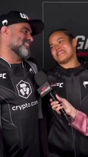 Karine Silva Instagram - Alô mestrinho @gileribeirobjj , corre aqui que a Evelyn Rodrigues @vevyrodrigues tem um recadinho pra você 😂
Posted @ufc_brasil A @Karine_Killer_UFC está com moral com o mestre depois de mais uma vitória por finalização no #UFC292! 🇧🇷 

[ #UFCSP | 4/nov | Ingressos à venda em 23 de agosto ]