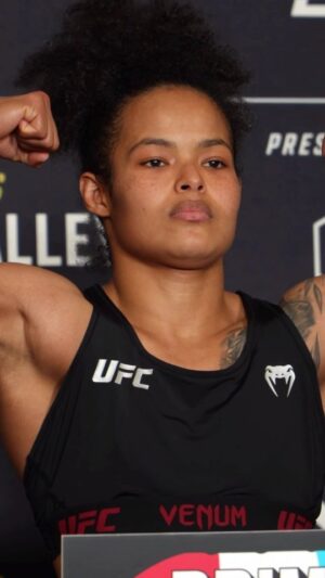 Karine Silva Instagram - Primeira batalha concluída com excelência, 125 lbs ✊🏾
Amanhã é dia de colocar em prática tudo o que foi feito no Camp, aproveitar o momento, se divertir e trazer a vitória pra casa.

Obrigada a todos os envolvidos, o resultado positivo é fruto de um excelente trabalho em conjunto.

VÍDEO 🎥 @fullsend_mma
MESTRE: @gileribeirobjj
MATE: @jonatanmaloqueiro / @ctsantafe_team
PREPARADOR FÍSICO: @tfpatrickcardoso 
ACADEMIA: @basecorporal /@lucas_casanova82 
PSICÓLOGO ESPORTIVO: @marcoantoniodossferreira 
NUTRICIONISTA: @lucasgossling 
MÉDICO: @drmozartmorais 
EXAMES: @xleme.oficial
DENTISTA: @dradianadepaula
PROTETOR BUCAL: @hannibalprotetorbucal
RECOVERY: @performancerecoverycwb / @andremiskalo
MASSOTERAPEUTA: @terapiascezarnicolotti / @cezarnicolotti
MEDICINA CANNABICA: @brasilusahemp / @medicalhempbrasil
PRODUTOS NATURAIS: @emporio.topmix /@priscilla_carteri 
SUPLEMENTO NATURAL: @byounatural 
TATUADOR: @diegorausis / @the_red_fox_tattoo 
ALIMENTOS DA DIETA: @vapza 
INGLÊS: @myliveplus / @andrebueno93 / @rhii_cruz
COLABORADOR: @sucos.sa.curitiba /@luis_dodl

#ufcboston #ufc #ufc292 #karinekiller #karine_killer_ufc 
#boston #brasil #massachusetts #ufcbrasil #ufcfightpass