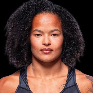 Karine Silva Instagram - Não deu nem pra suar! Karine Killer finaliza no 1° round!!! Sensacional!!!

#ufcfightnight #ufc #karinekiller