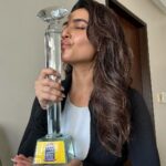 Karishma Tanna Instagram - Truly humbled to receive Most Promising Actress award OTT🙏 #scoop Thank you @htcity @ottplayapp for this honour. Forever thankful to @netflix_in @hansalmehta @matchboxshots @castingchhabra This one’s for you ❤️🥳