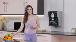 Karishma Tanna Instagram - Embracing the day with a triple assurance of healthy hydration! Clean water is the cornerstone of well-being. Watch the video to learn why I found the ideal solution for both good quality and quantity of water in my LG Water Purifier. #HealthMatters #LGWaterPurifier #TripleAssurance #PureWater #LGIndia #LGRO