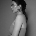 Karishma Tanna Instagram - Fashion gone Red ❤️ Outfit- @ozeqo Jewellery- @valliyan Make up @aafreenmakeupandhair Hair @shefali_hairstylist.81 Styled by: @sukritigrover Styling Team: @vanigupta.23 @harshitadaga01 @bitofbash