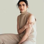 Karishma Tanna Instagram - All you need is to believe in yourself. Agree ??? #mood #love #feel Make up @anumariyajose Hair @snigdha_hairandmakeup Jewelry @ethnicandaz Styled by @jinalpnagda Shot by @bharat_rawail