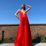 Karlie Kloss Instagram - As a 13 year old girl from St Louis, Missouri, the idea that I would someday receive an award as a “Fashion Icon” would have been unfathomable. ♥️ For more than half my life, I’ve had the privilege of working alongside brilliant members of the @fitnyc alumni community. I’ve seen firsthand how this institution has provided them the foundational tools to excel and become visionary leaders. ✨ What excites me most is how committed the next generation is to catalyzing real change in our industry + the world… the future is very bright. New York, New York