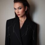 Karlie Kloss Instagram - Honored to host the Fashion Scholarship Fund Live 2023 last night celebrating the next generation of innovative + creative minds and voices in fashion. 🖤 Congratulations to all the scholars, this is truly just the beginning of a very bright future. Can’t wait to see how you will shape and lead our industry in the years ahead. ✨ @fashionscholarshipfund in my @off____white 🕊️