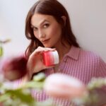 Karlie Kloss Instagram - keepin’ my skin extra glowy + hydrated after a couple of fourteen-hour flights this week 💓 meet the new #Nutritious Collection by @esteelauder 🌱 #ShowSkinLove #EsteeGlobalAmbassador
