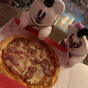 Kashou Rosiel Instagram - 昨日は、ディズニーシーにお友達のなおぴっぴと行ってきた!
お揃いの黒コーデ👻楽しすぎた👻
#ディズニー #ディズニーシー #ディズニーコーデ #disneysea